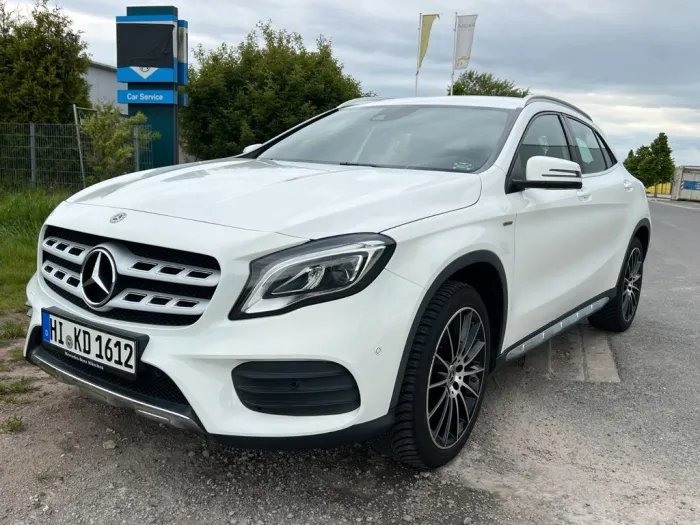 Mercedes-Benz GLA 200 AMG LINE 