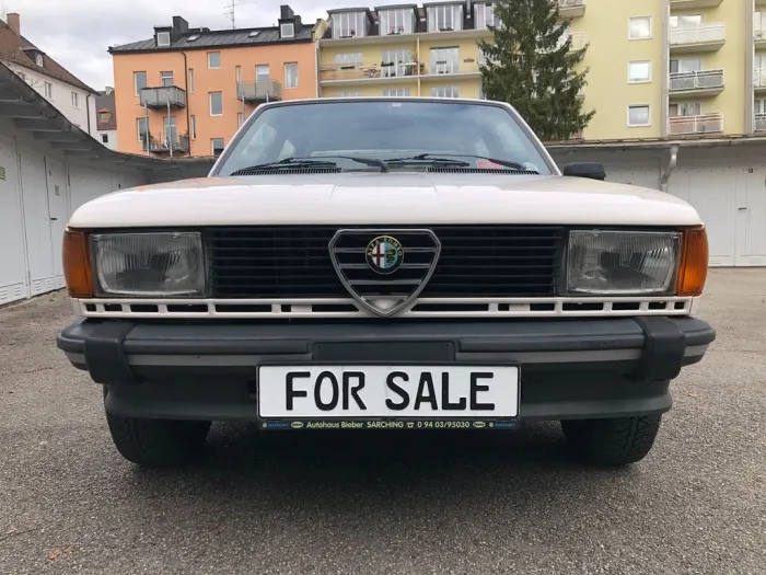 Alfa Romeo Giulietta 1,6 *GUTES EXEMPLAR*TÜV NEU*H-KENNZEIC