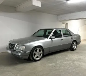 Mercedes-Benz Mercedes Benz E220 W124