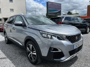 Peugeot 5008 Allure PANORAMADACH/Kam180°/7Sitze/ZR-neu!