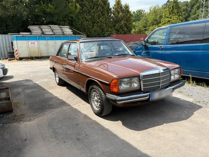 Mercedes-Benz 240D