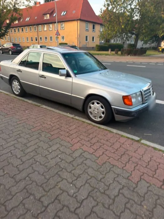 Mercedes-Benz 230 E Automatik - W124 - Old...