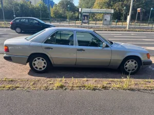 Mercedes-Benz 230 E Automatik - W124 - Old...