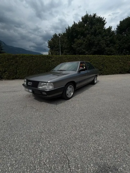 Audi 100 2.3L