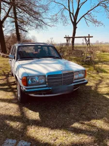 Mercedes-Benz W123 300TD Kombi Diesel , AHK, Schiebedach...