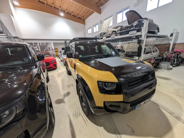 Land Rover Defender 110 Trophy Edition**STANDHZG**