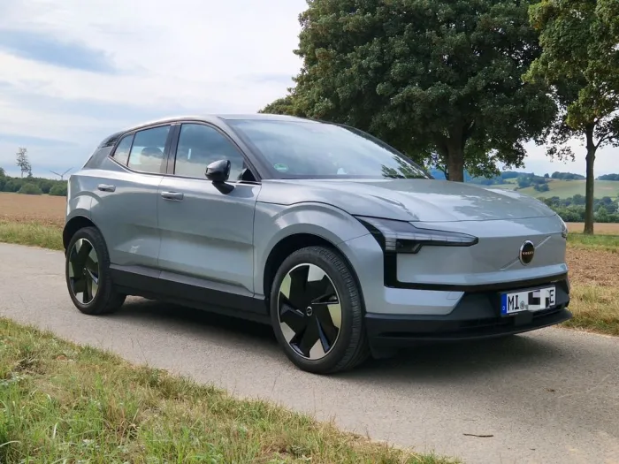 Volvo EX30 Twin Motor Performance AWD Plus + Winterp.