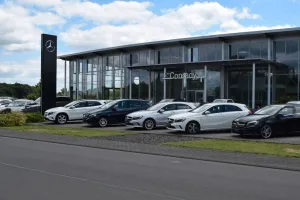 Mercedes-Benz E 220 d T Avantgarde 9G LED AHK Navi DIST Kamera