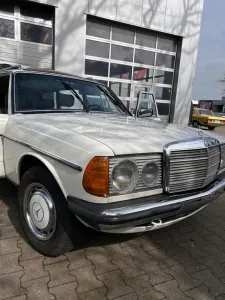 Mercedes-Benz Mercedes Benz W123 Weiß Grün Modell 230