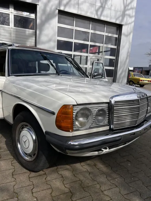 Mercedes-Benz W123 Modell T230