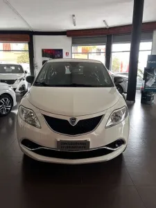Lancia Ypsilon 0.9 TwinAir 85 CV 5 porte Metano 