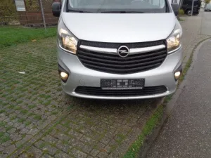 Opel Vivaro 9 Sitzer Klima Ahk Euro-6 Tuv Au Neu