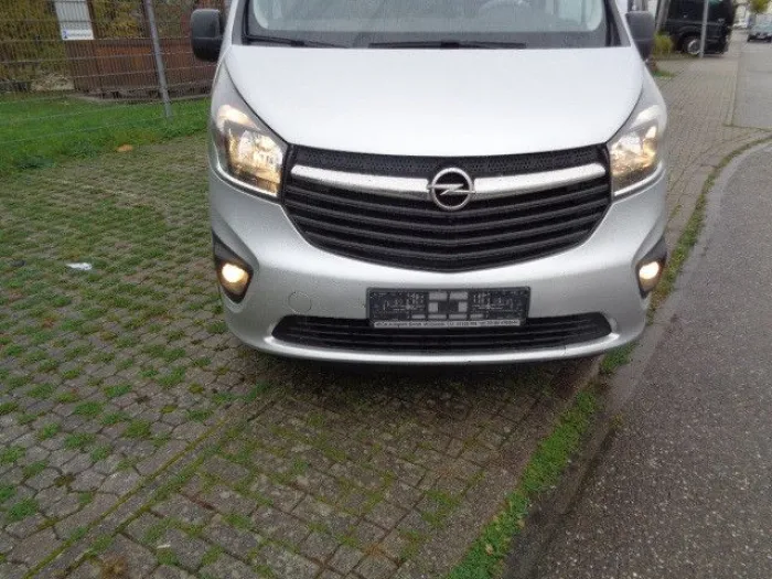 Opel Vivaro 9 Sitzer Klima Ahk Euro-6 Tuv Au Neu