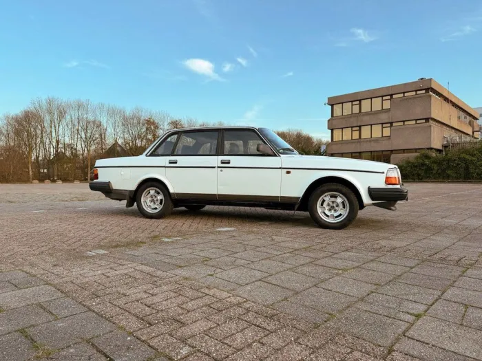 Volvo 2.3 GL Schiebedach Komplettes Fahrze...