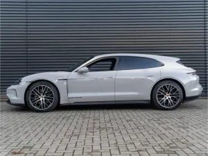 Porsche Taycan Sport Turismo 20'', Panoramadach uvm.