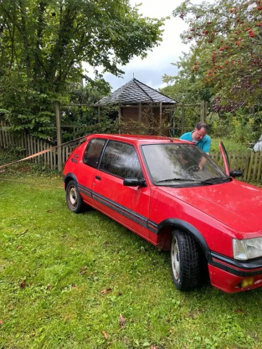 Peugeot 205 GTI 1.9 - 120 PS - EZ 89 - fes...
