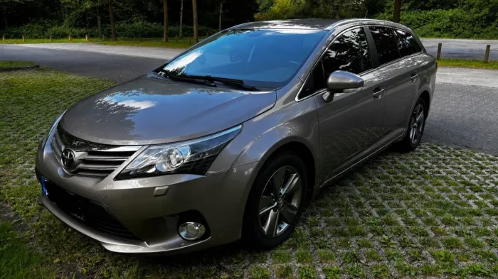 Toyota Avensis Combi 1,8-l-Valvematic Edition Edition