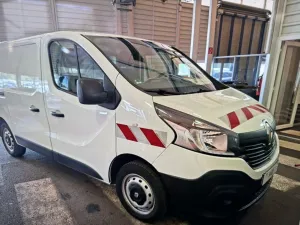 Renault Trafic 1,6 dCi 125 L1H1   Navi/Stheizung/Regale/