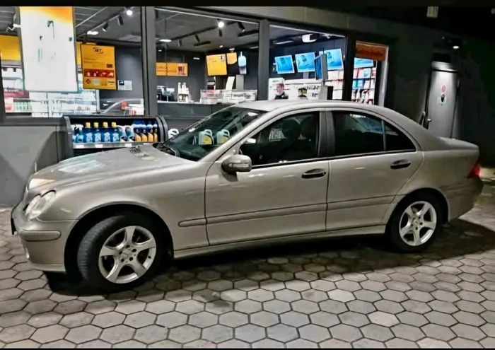 Mercedes-Benz Mercedes Benz 2.2 TDI (6 GANG) TÜV BIS 2028