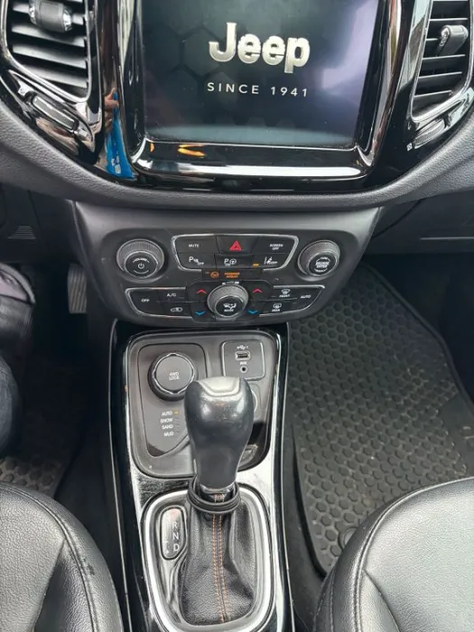 Jeep compass limited schwarz 170 ps Benziner
