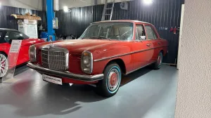 Mercedes-Benz STRICH ACHT/8 220 D W115/AUTOMATIK/SCHIEBEDACH/