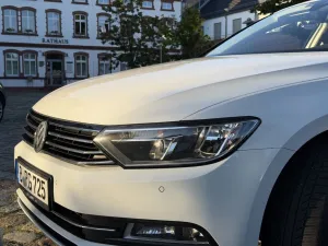 Volkswagen Weißer Passat Kombi 1.5 TSI OPF DSG Comfortline 