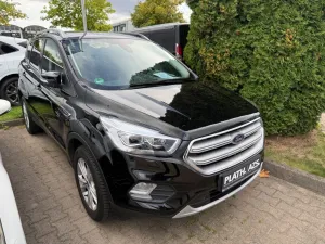 Ford Kuga Titanium mit Navi Winter Paket uvm