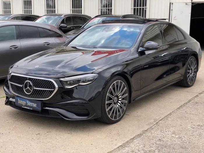 Mercedes-Benz E220 AMG Line Premium_SuperScreen_Leder_Panorama