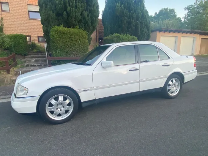 Mercedes-Benz C180 (W202) aus erster Hand H-Zulassung gepflegt