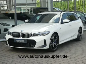 BMW 330 eDrive Tour M Sportp.°Pano° AHK°AdLED°elSitz