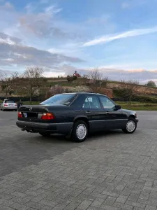 Mercedes-Benz Mercedes Benz 260E