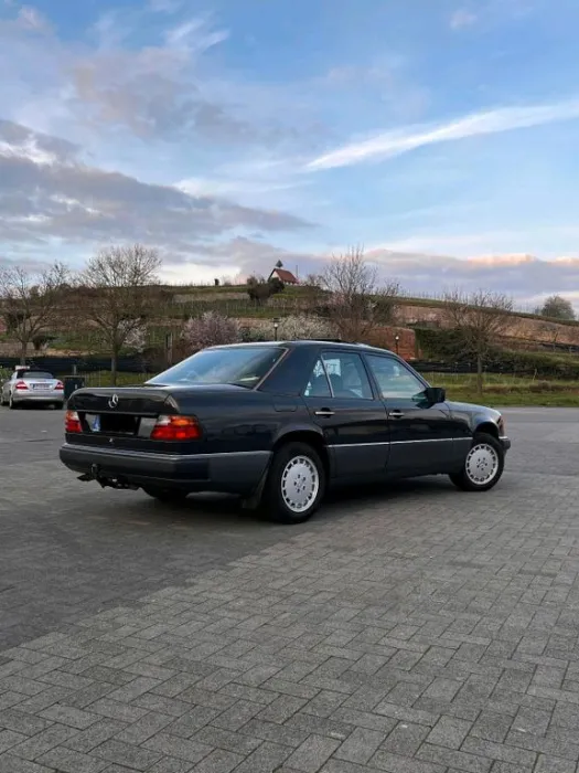 Mercedes-Benz Mercedes Benz 260E