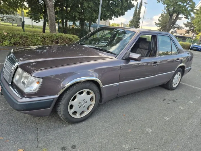 Mercedes-Benz Mercedes 230 e Sportline W 124 Limousine