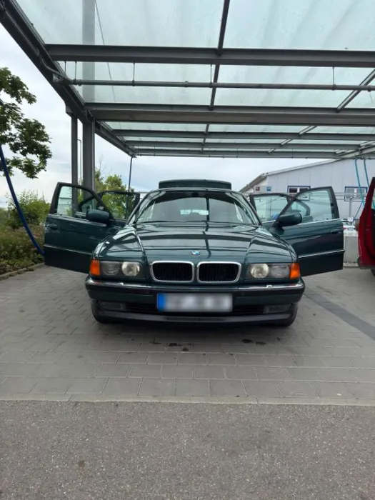 BMW E38 740i