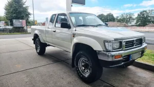 Toyota Hilux doka  4 x 4 aus erster Hand 1...