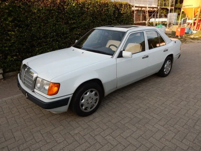 Mercedes-Benz Mercedes 300D, W124
