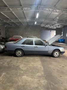 Mercedes-Benz 260E W124