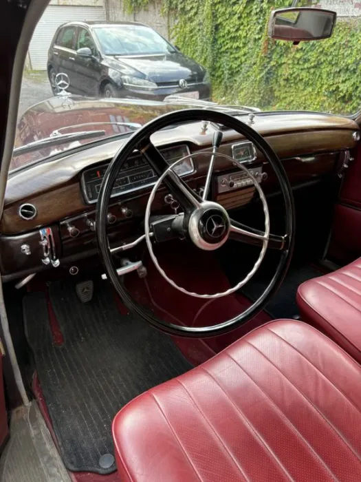 Mercedes-Benz 220 S