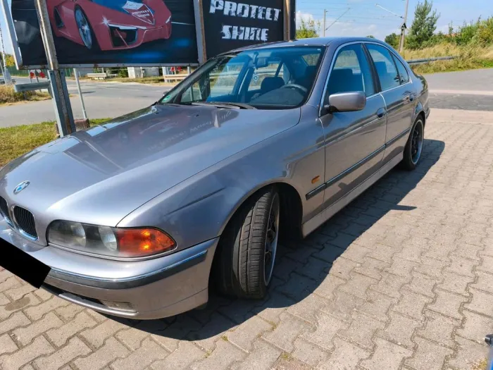 BMW E39 523i