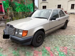 Mercedes-Benz 230