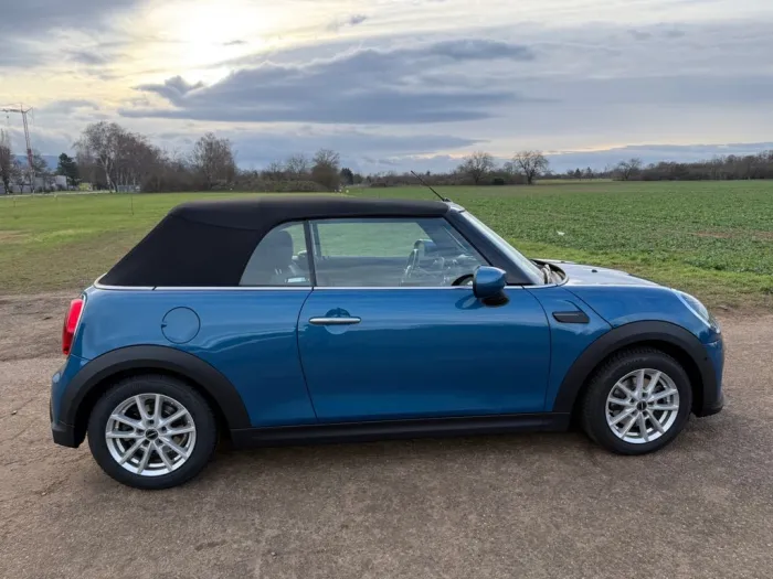 MINI Cooper Cabrio 8-fach bereift auf Felgen