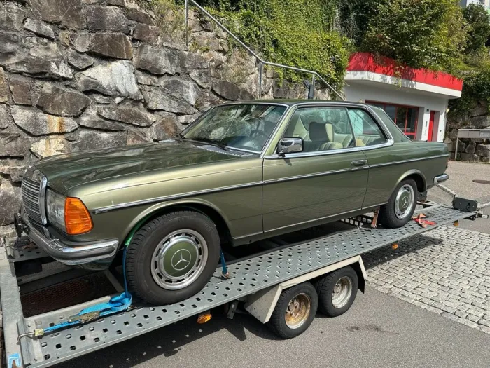 Mercedes-Benz 280 CE *W123 -Zypressengrün