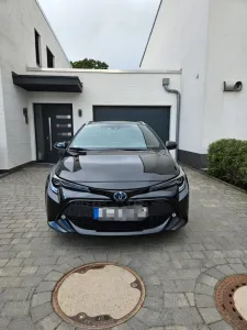Toyota Corolla 1,8 Hybrid Team Deutschl Touring Spo...