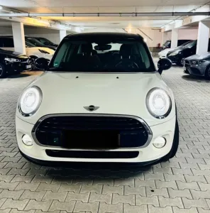 MINI Cooper 5-Türer Automatik Creme/Weiss