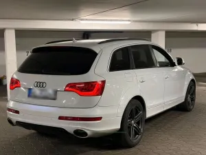 Audi q7  V12-Optik  340Ps 7- sitze