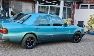 Mercedes-Benz  200E