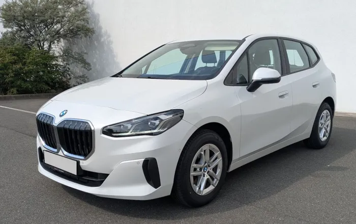 BMW 218i Active Tourer LED PDC Navi Kamera Distronik