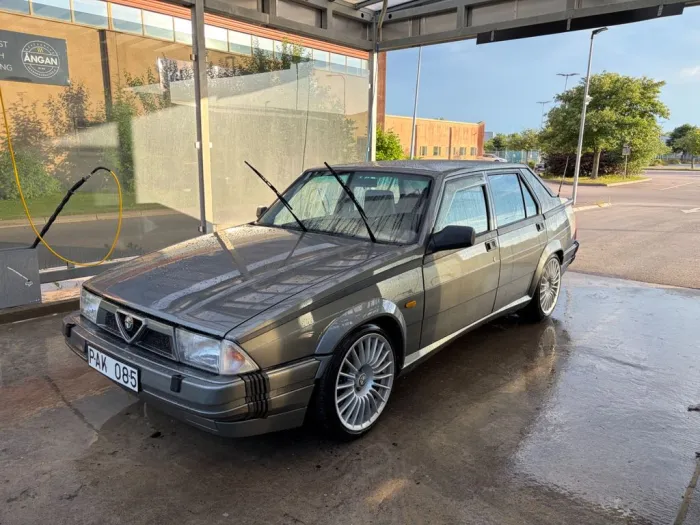 Alfa Romeo 75 Turbo