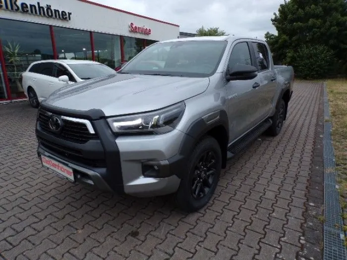 Toyota HILUX DOUBLE CAB 2,8 INVINCIBLE-MILD HYB.'25