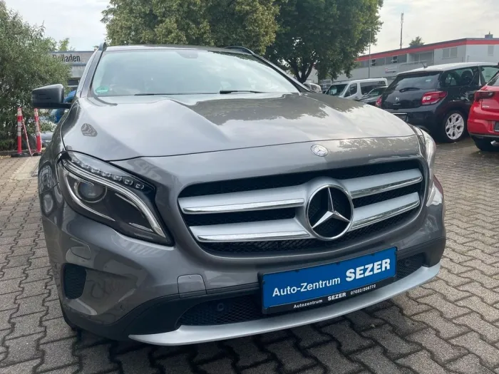Mercedes-Benz GLA 200 Edition 1*KLIMAAUT*NAVI*PDC*XENON*LM 17